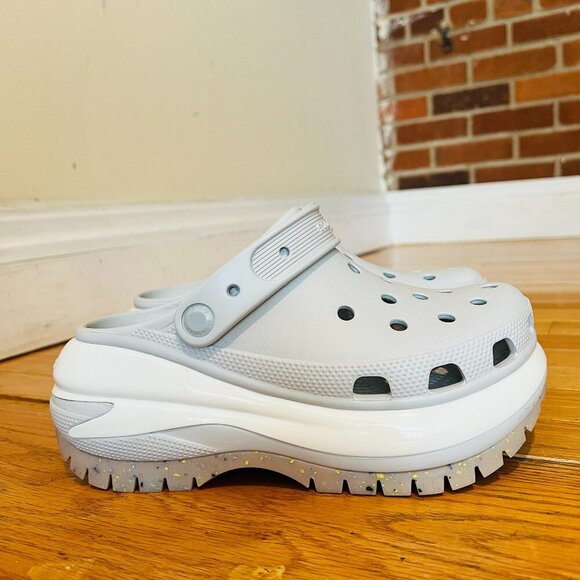 New Unisex Crocs Classic Mega Crush Clogs M 5 F 7 - Picture 1 of 16